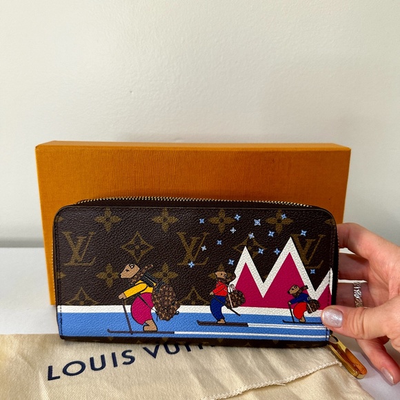 Louis Vuitton Christmas Animation Zippy Bears Skiing - Picture 1 of 9